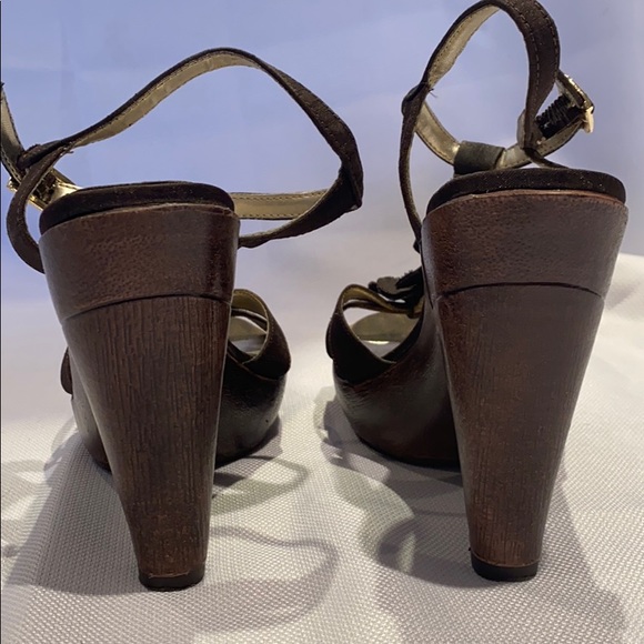 Dark Brown super cute wood look heels - Picture 3 of 4